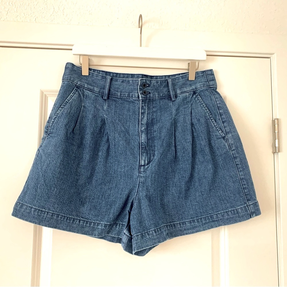 MOVING SALE | Women’s Madewell Blue Denim Pleated Shorts, Size 12 - Picture 6 of 7